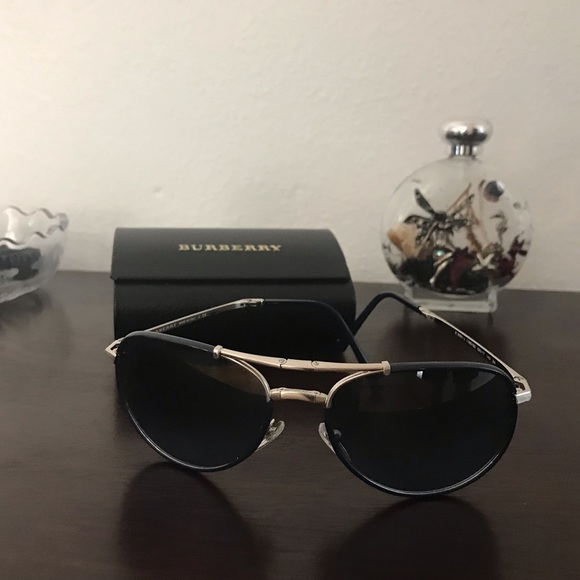 Burberry Accessories - Authentic Burberry Aviator Foldable Sunglasses